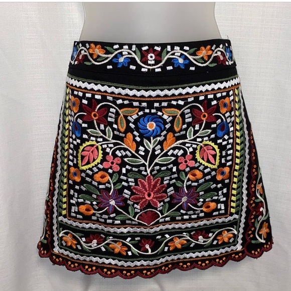 Lulus embroidered skirt - Picture 2 of 3